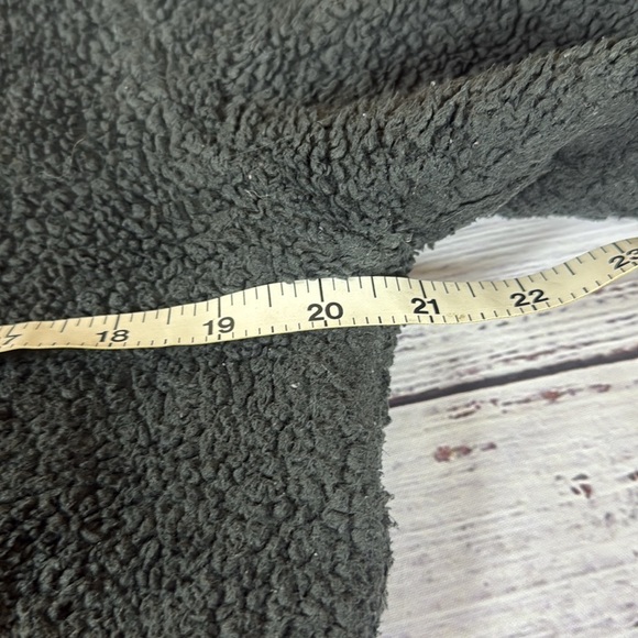 Patagonia Charcoal Fleece Jacket Size Large - Picture 8 of 13